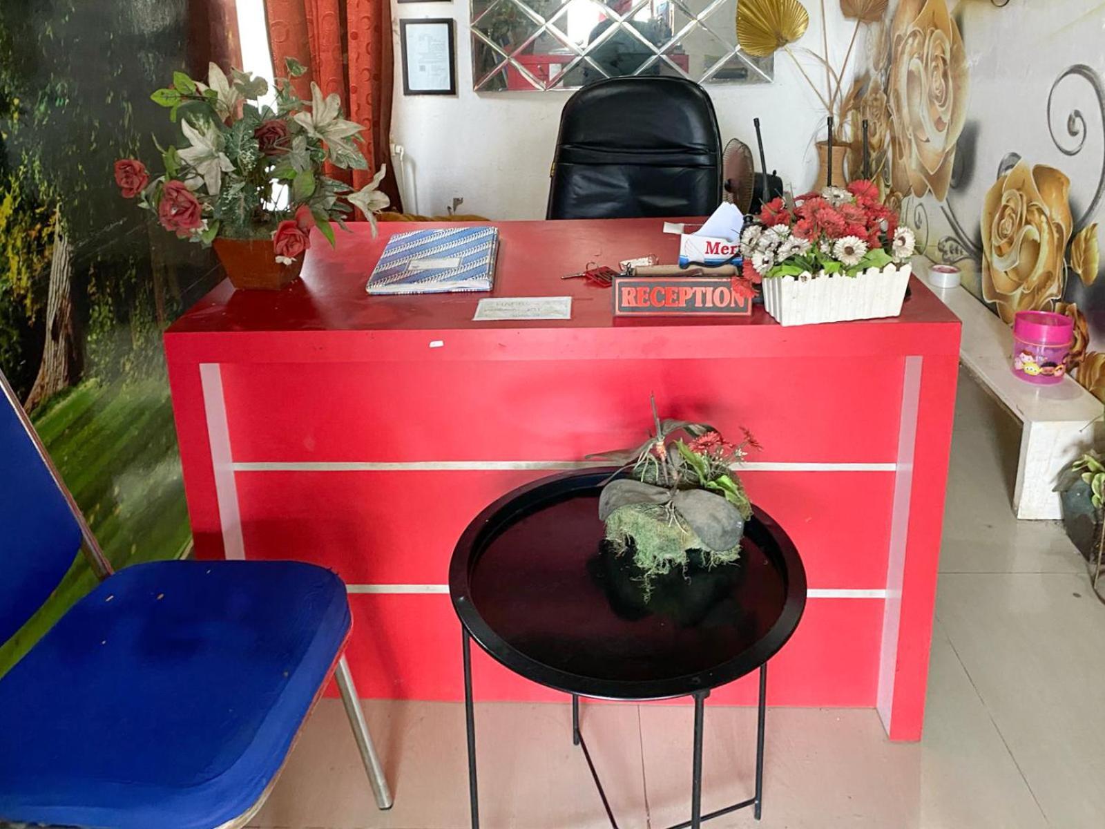 Reddoorz Near Pantai Idola Banyutowo Hotel D'Llala Pati Екстер'єр фото