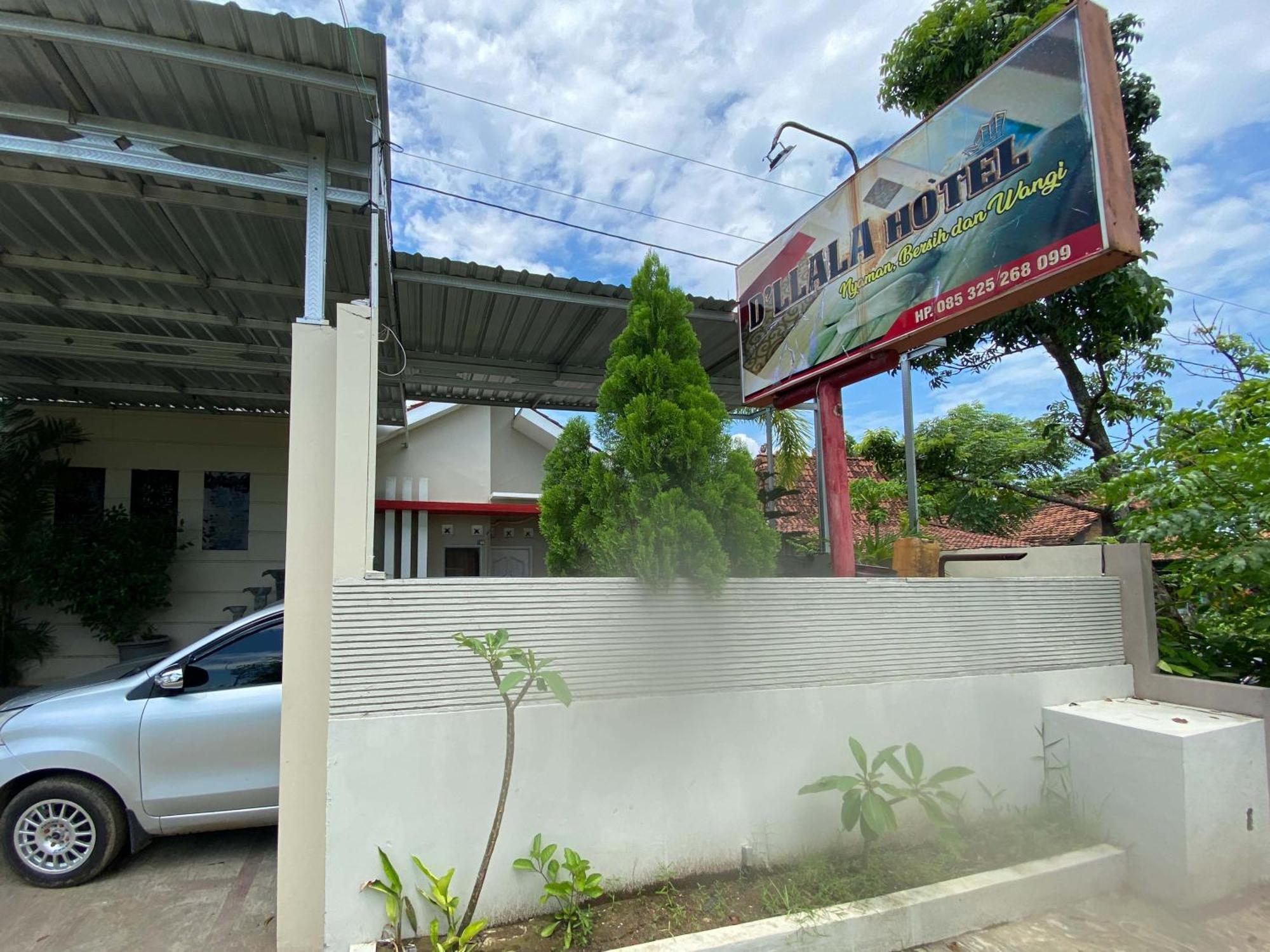 Reddoorz Near Pantai Idola Banyutowo Hotel D'Llala Pati Екстер'єр фото